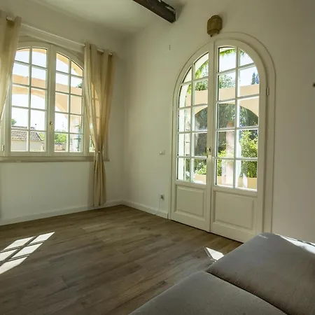 Residence La Pinede Апарт-отель *